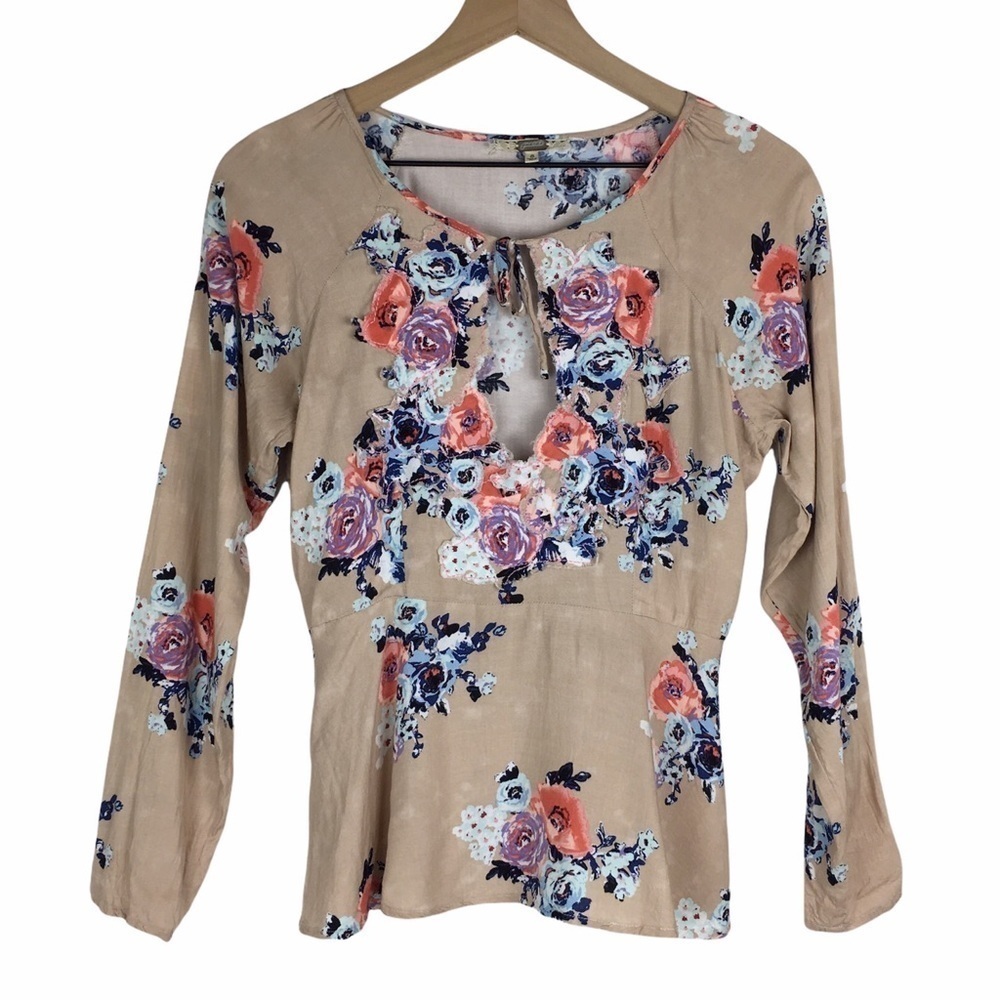 GIMMICKS by BKE Blouse Top Floral Appliqué Taupe Multicolor Boho Size Small